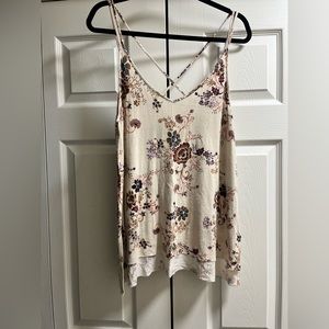 🤍 American Eagle Floral Criss/Cross Strappy Tank 🤍